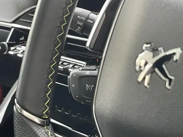 プジョー プジョー ２００８ GT ブルー HDi 山梨県 2023(令5)年 2万km BLANC NACRE 黒半革シート/全周囲カメラ/純正ディスプレイオーディオ　/ＡｎｄｒｏｉｄＡｕｔｏ/AppleCarPlay/LEDヘッドライト/オートハイビーム/アンビエンスライト　/ＡＣＣ　/ＬＫＡ　/ＢＳＡ/前席シートヒーター　/ＥＴＣ　/アイドリングストップ　/パドルシフト　/前後ドラレコ