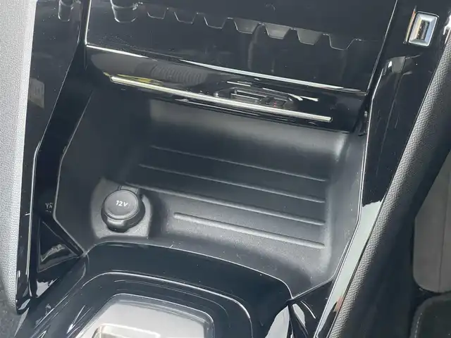 プジョー プジョー ２００８ GT ブルー HDi 山梨県 2023(令5)年 2万km BLANC NACRE 黒半革シート/全周囲カメラ/純正ディスプレイオーディオ　/ＡｎｄｒｏｉｄＡｕｔｏ/AppleCarPlay/LEDヘッドライト/オートハイビーム/アンビエンスライト　/ＡＣＣ　/ＬＫＡ　/ＢＳＡ/前席シートヒーター　/ＥＴＣ　/アイドリングストップ　/パドルシフト　/前後ドラレコ