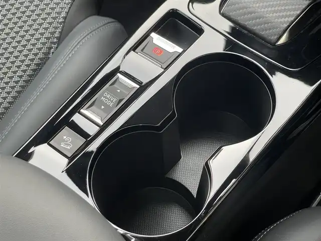 プジョー プジョー ２００８ GT ブルー HDi 山梨県 2023(令5)年 2万km BLANC NACRE 黒半革シート/全周囲カメラ/純正ディスプレイオーディオ　/ＡｎｄｒｏｉｄＡｕｔｏ/AppleCarPlay/LEDヘッドライト/オートハイビーム/アンビエンスライト　/ＡＣＣ　/ＬＫＡ　/ＢＳＡ/前席シートヒーター　/ＥＴＣ　/アイドリングストップ　/パドルシフト　/前後ドラレコ