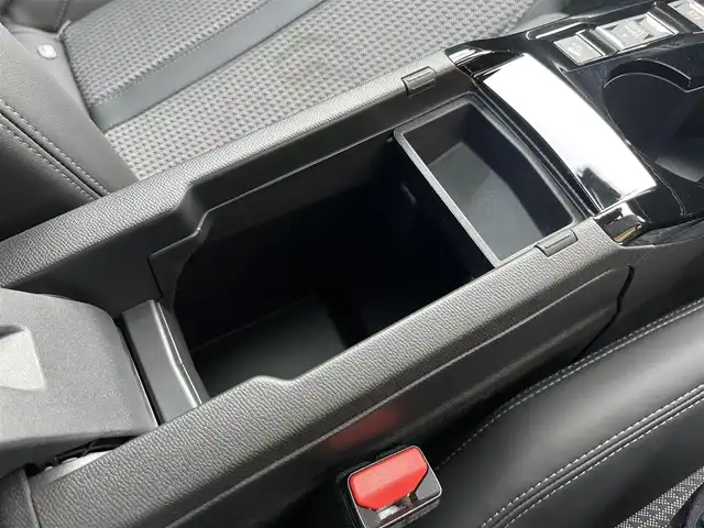 プジョー プジョー ２００８ GT ブルー HDi 山梨県 2023(令5)年 2万km BLANC NACRE 黒半革シート/全周囲カメラ/純正ディスプレイオーディオ　/ＡｎｄｒｏｉｄＡｕｔｏ/AppleCarPlay/LEDヘッドライト/オートハイビーム/アンビエンスライト　/ＡＣＣ　/ＬＫＡ　/ＢＳＡ/前席シートヒーター　/ＥＴＣ　/アイドリングストップ　/パドルシフト　/前後ドラレコ