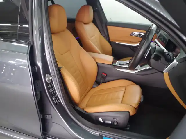 ＢＭＷ ＢＭＷ ３２０ｄ xDrive Mスポーツ 兵庫県 2021(令3)年 0.9万km ミネラルグレー 純正ナビ/全方位カメラ/ワイヤレス充電/純正前後ドライブレコーダー/ETC/シートヒーター（D+N席)/アダプティブクルーズコントロール/レーンキープアシスト/ブラインドスポットモニター/ブラウンレザーシート/アンビエントライト/パワーバックドア/コンフォートアクセス/Bluetooth/Apple Car Plqy/衝突軽減ブレーキ/LEDヘッドライト/オートマチックハイビーム/純正フロアマット/パワーシート（D+N席）/純正18インチ純正AW/ワンオーナー/スペアキー有