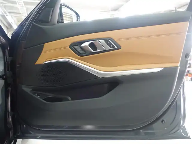 ＢＭＷ ＢＭＷ ３２０ｄ xDrive Mスポーツ 兵庫県 2021(令3)年 0.9万km ミネラルグレー 純正ナビ/全方位カメラ/ワイヤレス充電/純正前後ドライブレコーダー/ETC/シートヒーター（D+N席)/アダプティブクルーズコントロール/レーンキープアシスト/ブラインドスポットモニター/ブラウンレザーシート/アンビエントライト/パワーバックドア/コンフォートアクセス/Bluetooth/Apple Car Plqy/衝突軽減ブレーキ/LEDヘッドライト/オートマチックハイビーム/純正フロアマット/パワーシート（D+N席）/純正18インチ純正AW/ワンオーナー/スペアキー有