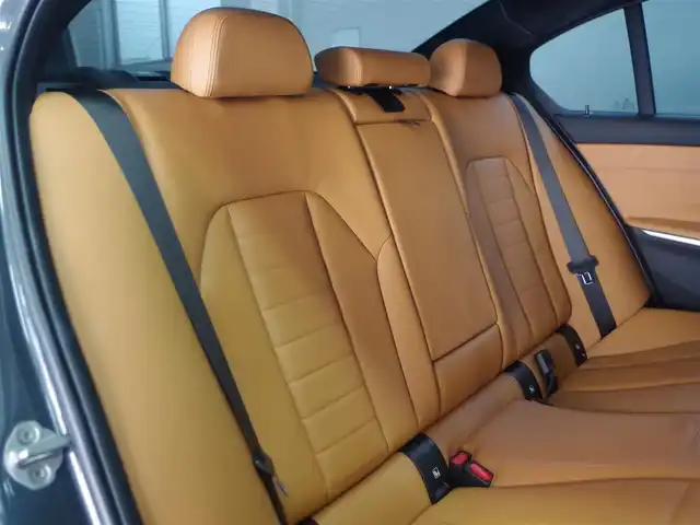 ＢＭＷ ＢＭＷ ３２０ｄ xDrive Mスポーツ 兵庫県 2021(令3)年 0.9万km ミネラルグレー 純正ナビ/全方位カメラ/ワイヤレス充電/純正前後ドライブレコーダー/ETC/シートヒーター（D+N席)/アダプティブクルーズコントロール/レーンキープアシスト/ブラインドスポットモニター/ブラウンレザーシート/アンビエントライト/パワーバックドア/コンフォートアクセス/Bluetooth/Apple Car Plqy/衝突軽減ブレーキ/LEDヘッドライト/オートマチックハイビーム/純正フロアマット/パワーシート（D+N席）/純正18インチ純正AW/ワンオーナー/スペアキー有