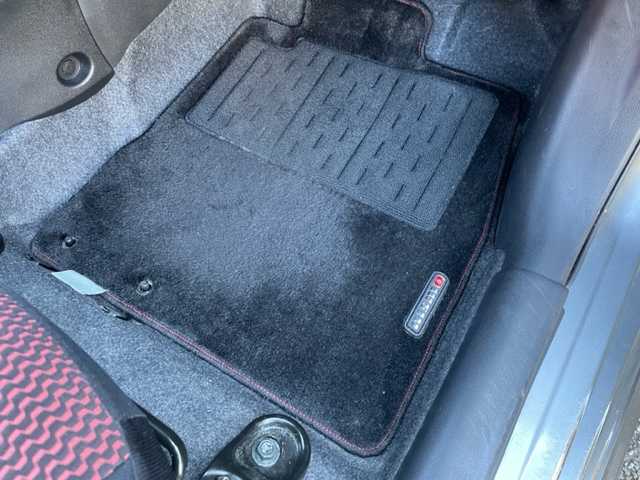 日産 ノート ニスモ 神奈川県 2015(平27)年 5万km ダークメタルグレー スーパーチャージャー/純正SDナビ【MC315D-W】/・DTV/CD/DVD/BT/AUX		/バックカメラ/ETC			/純正16インチAW/ルーフエンドスポイラー/オートライト/純正LEDヘッドライト/バックフォグ			/プッシュEgスタート/ストップ/インテリジェントキー×2			/ターンランプ付電動格納ドアミラー/ドアバイザー/純正フロアマット/取扱説明書/ナビ取扱説明書/新車時保証書