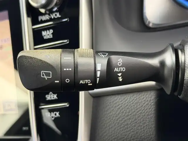 トヨタ ハリアー ハイブリッド プレミアム アドバンスドP 愛知県 2015(平27)年 2.8万km スパークリングブラックパールクリスタルシャイン モデリスタフルエアロ/JBLプレミアムサウンド/パノラミックビューモニター/ブラックレザーシート/メーカーナビ/・フルセグTV/・Disc/・Bluetooth/・ラジオ/前席パワーシート/前席シートヒーター/ETC/レーダークルーズコントロール/パワーバックドア/LEDヘッドライト/シートメモリー/プリクラッシュセーフティ/オートマチックハイビーム/ワイヤレス充電/クリアランスソナー/ステアリングスイッチ/先行車発進お知らせ機能/プッシュスタート