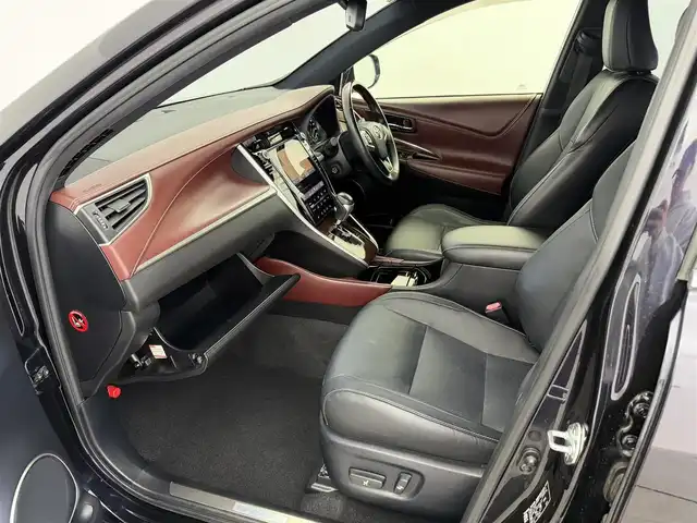 トヨタ ハリアー ハイブリッド プレミアム アドバンスドP 愛知県 2015(平27)年 2.8万km スパークリングブラックパールクリスタルシャイン モデリスタフルエアロ/JBLプレミアムサウンド/パノラミックビューモニター/ブラックレザーシート/メーカーナビ/・フルセグTV/・Disc/・Bluetooth/・ラジオ/前席パワーシート/前席シートヒーター/ETC/レーダークルーズコントロール/パワーバックドア/LEDヘッドライト/シートメモリー/プリクラッシュセーフティ/オートマチックハイビーム/ワイヤレス充電/クリアランスソナー/ステアリングスイッチ/先行車発進お知らせ機能/プッシュスタート