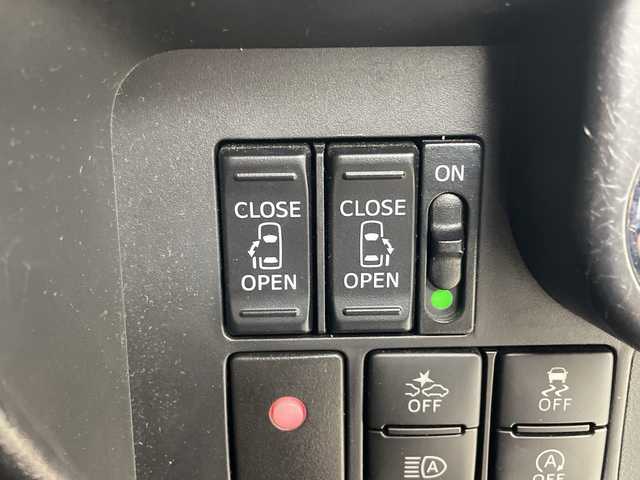 トヨタ タンク カスタムG－T 群馬県 2020(令2)年 2万km マゼンタベリーマイカM 純正１２型後席モニター　純正９型ナビ　フルセグＴＶ　全周囲カメラ　衝突被害軽減システム　クルーズコントロール　両側電動スライドドア　シートヒーター　ステアリングスイッチ　ＬＥＤライト　ＥＴＣ　禁煙車