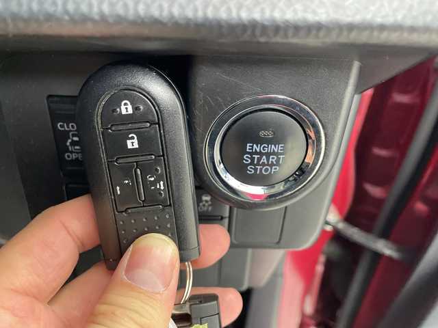 トヨタ タンク カスタムG－T 群馬県 2020(令2)年 2万km マゼンタベリーマイカM 純正１２型後席モニター　純正９型ナビ　フルセグＴＶ　全周囲カメラ　衝突被害軽減システム　クルーズコントロール　両側電動スライドドア　シートヒーター　ステアリングスイッチ　ＬＥＤライト　ＥＴＣ　禁煙車