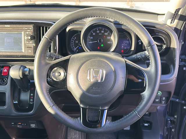 ホンダ Ｎ ＯＮＥ プレミアムSSブラウンスタイルパッケージ 東京都 2017(平29)年 9.3万km プレミアムブルームーンパール (株)IDOMが運営する【じしゃロン国分寺店】の自社ローン対象車両になります。こちらは現金ご利用時の価格です。自社ローンご希望の方は別途その旨お申付け下さい。/Gathersディスプレイオーディオ（WX-171C）/バックカメラ/ハーフレザー調シート/プッシュスタート/スマートキー/純正アルミ/ウィンカーミラー/バイザー/オートライト/黒革巻きステアリング