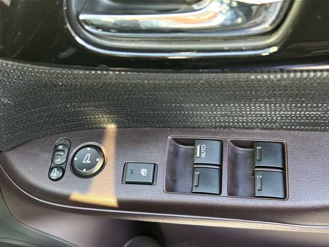 ホンダ Ｎ ＯＮＥ プレミアムSSブラウンスタイルパッケージ 東京都 2017(平29)年 9.3万km プレミアムブルームーンパール (株)IDOMが運営する【じしゃロン国分寺店】の自社ローン対象車両になります。こちらは現金ご利用時の価格です。自社ローンご希望の方は別途その旨お申付け下さい。/Gathersディスプレイオーディオ（WX-171C）/バックカメラ/ハーフレザー調シート/プッシュスタート/スマートキー/純正アルミ/ウィンカーミラー/バイザー/オートライト/黒革巻きステアリング