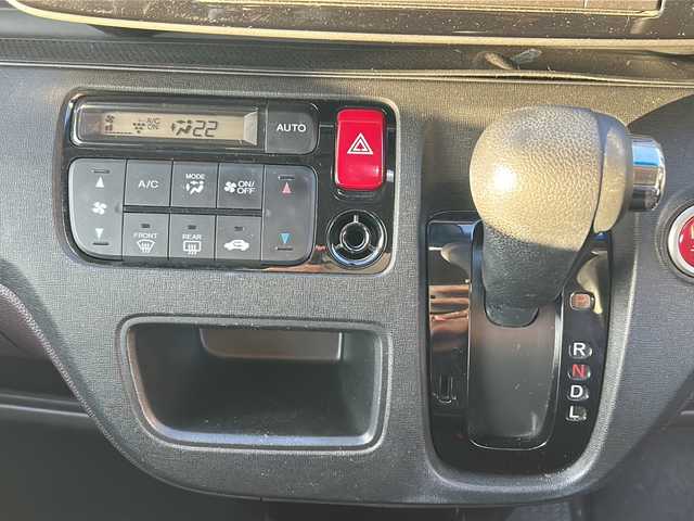 ホンダ Ｎ ＯＮＥ プレミアムSSブラウンスタイルパッケージ 東京都 2017(平29)年 9.3万km プレミアムブルームーンパール (株)IDOMが運営する【じしゃロン国分寺店】の自社ローン対象車両になります。こちらは現金ご利用時の価格です。自社ローンご希望の方は別途その旨お申付け下さい。/Gathersディスプレイオーディオ（WX-171C）/バックカメラ/ハーフレザー調シート/プッシュスタート/スマートキー/純正アルミ/ウィンカーミラー/バイザー/オートライト/黒革巻きステアリング