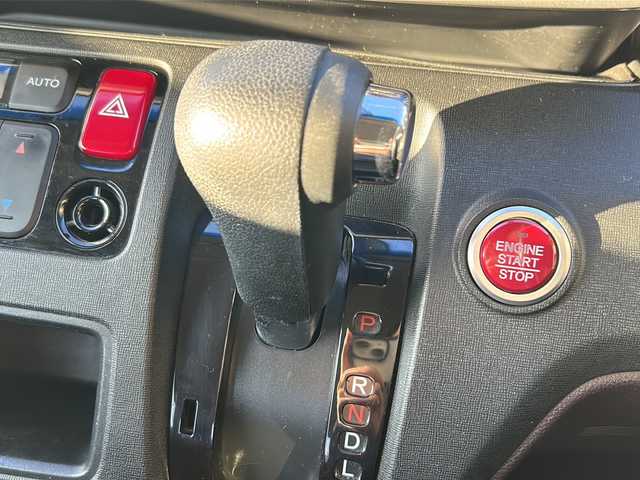 ホンダ Ｎ ＯＮＥ プレミアムSSブラウンスタイルパッケージ 東京都 2017(平29)年 9.3万km プレミアムブルームーンパール (株)IDOMが運営する【じしゃロン国分寺店】の自社ローン対象車両になります。こちらは現金ご利用時の価格です。自社ローンご希望の方は別途その旨お申付け下さい。/Gathersディスプレイオーディオ（WX-171C）/バックカメラ/ハーフレザー調シート/プッシュスタート/スマートキー/純正アルミ/ウィンカーミラー/バイザー/オートライト/黒革巻きステアリング