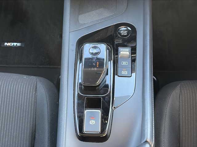 日産 ノート X 島根県 2021(令3)年 8.1万km ブリリアントシルバー ・純正ナビ（メーカー/BT/フルセグTV/FMAM）/・レーダークルーズコントロール/・ビルトインETC/・置くだけ充電/・USB接続/・HDMI接続/・オートライト/・オートハイビーム/・デジタルインナーミラー/・ドライブレコーダー