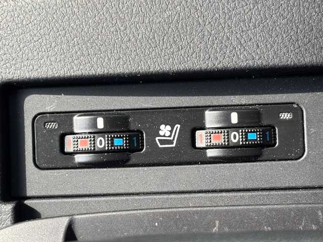 レクサス ＲＸ 450h バージョンL 宮城県 2013(平25)年 2.7万km ホワイトパールクリスタルシャイン 登録時走行距離26624km/純正ナビ/AM・FM・TV・Bluetooth・CD/ヘッドアップディスプレイ/シートメモリー/クルーズコントロール/ドライブレコーダー/ビルトインETC/バックカメラ/エンジンスターター/レーダー探知機/前席シートヒーター/ステアリングヒーター/パワーバックドア/クリアランスソナー/前席パワーシート/ドアバイザー/ヘッドライトウォッシャー/フォグランプ/純正フロアマット