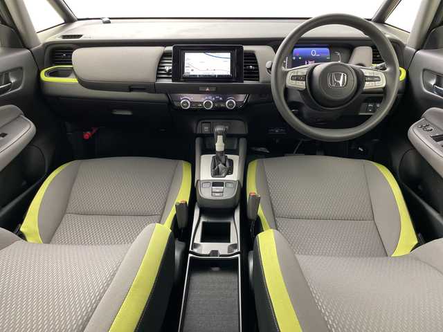ホンダ フィット e:HEVネス 道央・札幌 2020(令2)年 5.7万km 緑／グレー ・4WD/・ワンオーナー/・寒冷地仕様/・社外ナビ/（CD DVD SD BT USB フルセグ）/・ホンダセンシング/・アクセントツートン/・レーダークルーズ/・ドアミラーヒーター/・ホンダコネクトフォーギャザズ/・コンフォートビューパッケージ/・純正１６AW/・社外ドラレコ前のみ/・LEDヘッドライト