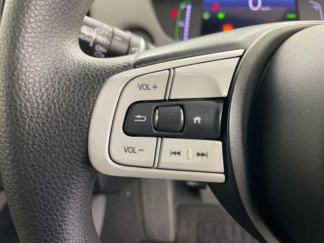 ホンダ フィット e:HEVネス 道央・札幌 2020(令2)年 5.7万km 緑／グレー ・4WD/・ワンオーナー/・寒冷地仕様/・社外ナビ/（CD DVD SD BT USB フルセグ）/・ホンダセンシング/・アクセントツートン/・レーダークルーズ/・ドアミラーヒーター/・ホンダコネクトフォーギャザズ/・コンフォートビューパッケージ/・純正１６AW/・社外ドラレコ前のみ/・LEDヘッドライト