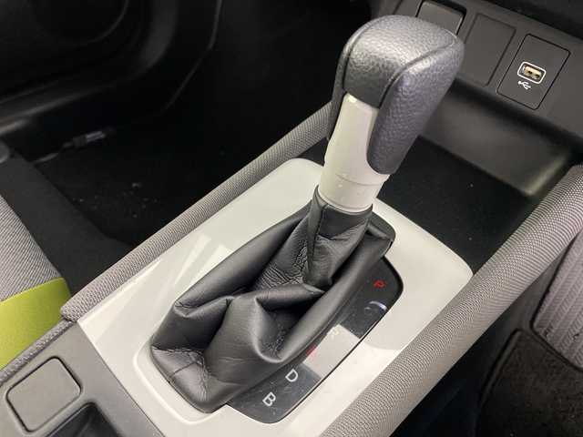 ホンダ フィット e:HEVネス 道央・札幌 2020(令2)年 5.7万km 緑／グレー ・4WD/・ワンオーナー/・寒冷地仕様/・社外ナビ/（CD DVD SD BT USB フルセグ）/・ホンダセンシング/・アクセントツートン/・レーダークルーズ/・ドアミラーヒーター/・ホンダコネクトフォーギャザズ/・コンフォートビューパッケージ/・純正１６AW/・社外ドラレコ前のみ/・LEDヘッドライト