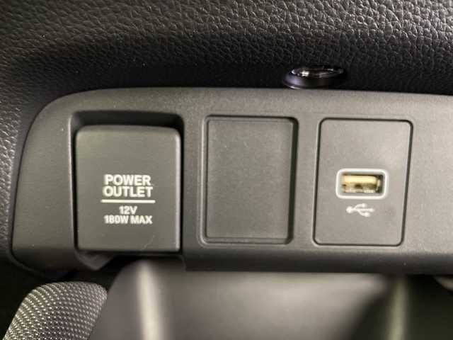 ホンダ フィット e:HEVネス 道央・札幌 2020(令2)年 5.7万km 緑／グレー ・4WD/・ワンオーナー/・寒冷地仕様/・社外ナビ/（CD DVD SD BT USB フルセグ）/・ホンダセンシング/・アクセントツートン/・レーダークルーズ/・ドアミラーヒーター/・ホンダコネクトフォーギャザズ/・コンフォートビューパッケージ/・純正１６AW/・社外ドラレコ前のみ/・LEDヘッドライト