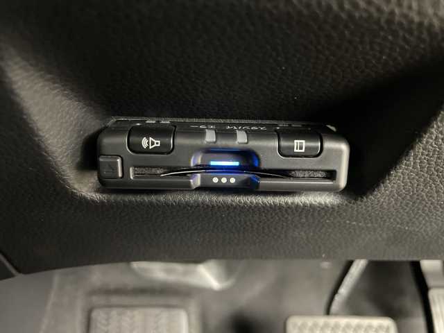 ホンダ フィット e:HEVネス 道央・札幌 2020(令2)年 5.7万km 緑／グレー ・4WD/・ワンオーナー/・寒冷地仕様/・社外ナビ/（CD DVD SD BT USB フルセグ）/・ホンダセンシング/・アクセントツートン/・レーダークルーズ/・ドアミラーヒーター/・ホンダコネクトフォーギャザズ/・コンフォートビューパッケージ/・純正１６AW/・社外ドラレコ前のみ/・LEDヘッドライト