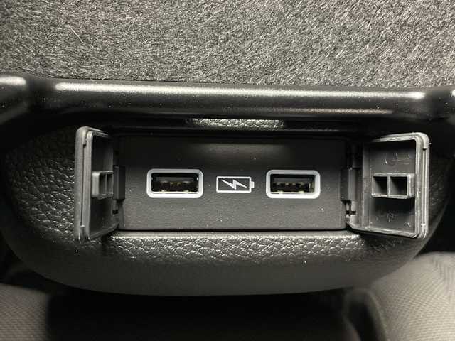 ホンダ フィット e:HEVネス 道央・札幌 2020(令2)年 5.7万km 緑／グレー ・4WD/・ワンオーナー/・寒冷地仕様/・社外ナビ/（CD DVD SD BT USB フルセグ）/・ホンダセンシング/・アクセントツートン/・レーダークルーズ/・ドアミラーヒーター/・ホンダコネクトフォーギャザズ/・コンフォートビューパッケージ/・純正１６AW/・社外ドラレコ前のみ/・LEDヘッドライト