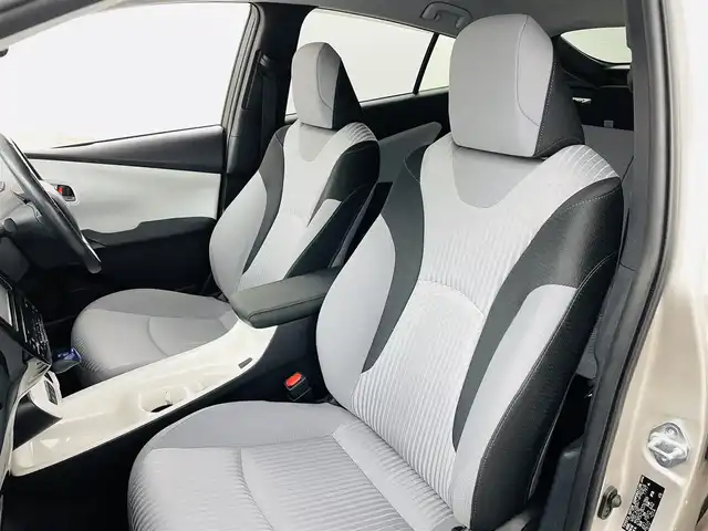 トヨタ プリウス Sセーフティプラス 福島県 2018(平30)年 6.1万km スティールブロンドM トヨタセーフティセンス/・プリクラッシュセーフティ/・レーンディパーチャーアラート/・コーナーセンサー/・オートマチックハイビーム/純正ナビ/・型番：NSZT-W68T/・フルセグTV/Bluetooth/CD/DVD/・バックカメラ/・ビルトインETC/アイドリングストップ/アダプティブクルーズコントロール/パーキングアシスト/横滑り防止/革巻きステアリング/・ステアリングリモコン/プッシュスタート/・スマートキー/LEDヘッドライト/・オートライト/・フォグライト/純正フロアマット/ドアバイザー