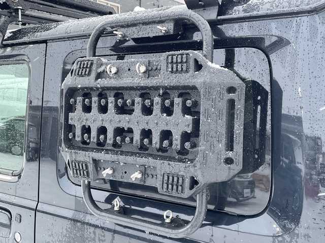 スズキ ジムニー XC 道北・旭川 2024(令6)年 1万km ブルーイッシュブラックパール3 /４WD//禁煙車//社外ディスプレイオーディオ/CD/DVD/BT/ラジオ//社外ラジエーターグリル//純正マッドフラップ//ルーフキャリア//社外AW付ホワイトレタータイヤ積込//前席シートヒーター//革巻きステアリング//ステアリングスイッチ//スズキセーフティーサポート/デュアルセンサーブレーキサポート/ハイビームアシスト/誤発進抑制機能/車線逸脱警報機能/標識認識機能/ふらつき警報機能//レーダークルーズコントロール//オートライト//LEDヘッドライト//LEDフォグランプ//ヘッドライトウォッシャー//ミラーウィンカー//電動格納ミラー//アイドリングストップ//純正グリル積込み