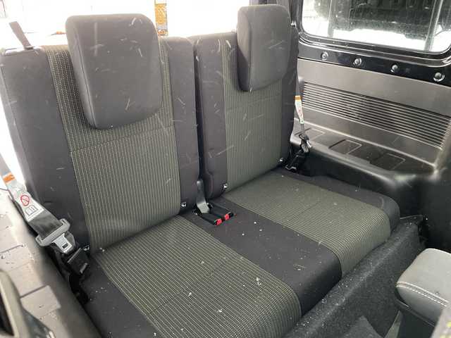 スズキ ジムニー XC 道北・旭川 2024(令6)年 1万km ブルーイッシュブラックパール3 /４WD//禁煙車//社外ディスプレイオーディオ/CD/DVD/BT/ラジオ//社外ラジエーターグリル//純正マッドフラップ//ルーフキャリア//社外AW付ホワイトレタータイヤ積込//前席シートヒーター//革巻きステアリング//ステアリングスイッチ//スズキセーフティーサポート/デュアルセンサーブレーキサポート/ハイビームアシスト/誤発進抑制機能/車線逸脱警報機能/標識認識機能/ふらつき警報機能//レーダークルーズコントロール//オートライト//LEDヘッドライト//LEDフォグランプ//ヘッドライトウォッシャー//ミラーウィンカー//電動格納ミラー//アイドリングストップ//純正グリル積込み