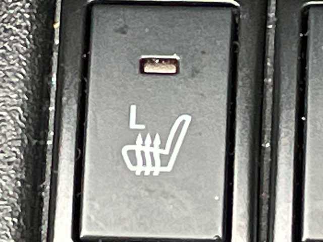 スズキ ジムニー XC 道北・旭川 2024(令6)年 1万km ブルーイッシュブラックパール3 /４WD//禁煙車//社外ディスプレイオーディオ/CD/DVD/BT/ラジオ//社外ラジエーターグリル//純正マッドフラップ//ルーフキャリア//社外AW付ホワイトレタータイヤ積込//前席シートヒーター//革巻きステアリング//ステアリングスイッチ//スズキセーフティーサポート/デュアルセンサーブレーキサポート/ハイビームアシスト/誤発進抑制機能/車線逸脱警報機能/標識認識機能/ふらつき警報機能//レーダークルーズコントロール//オートライト//LEDヘッドライト//LEDフォグランプ//ヘッドライトウォッシャー//ミラーウィンカー//電動格納ミラー//アイドリングストップ//純正グリル積込み