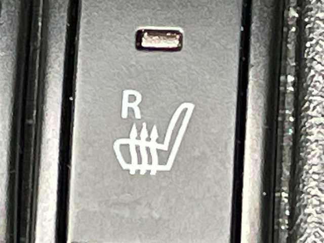 スズキ ジムニー XC 道北・旭川 2024(令6)年 1万km ブルーイッシュブラックパール3 /４WD//禁煙車//社外ディスプレイオーディオ/CD/DVD/BT/ラジオ//社外ラジエーターグリル//純正マッドフラップ//ルーフキャリア//社外AW付ホワイトレタータイヤ積込//前席シートヒーター//革巻きステアリング//ステアリングスイッチ//スズキセーフティーサポート/デュアルセンサーブレーキサポート/ハイビームアシスト/誤発進抑制機能/車線逸脱警報機能/標識認識機能/ふらつき警報機能//レーダークルーズコントロール//オートライト//LEDヘッドライト//LEDフォグランプ//ヘッドライトウォッシャー//ミラーウィンカー//電動格納ミラー//アイドリングストップ//純正グリル積込み