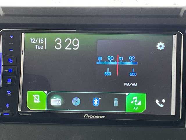 スズキ ジムニー XC 道北・旭川 2024(令6)年 1万km ブルーイッシュブラックパール3 /４WD//禁煙車//社外ディスプレイオーディオ/CD/DVD/BT/ラジオ//社外ラジエーターグリル//純正マッドフラップ//ルーフキャリア//社外AW付ホワイトレタータイヤ積込//前席シートヒーター//革巻きステアリング//ステアリングスイッチ//スズキセーフティーサポート/デュアルセンサーブレーキサポート/ハイビームアシスト/誤発進抑制機能/車線逸脱警報機能/標識認識機能/ふらつき警報機能//レーダークルーズコントロール//オートライト//LEDヘッドライト//LEDフォグランプ//ヘッドライトウォッシャー//ミラーウィンカー//電動格納ミラー//アイドリングストップ//純正グリル積込み