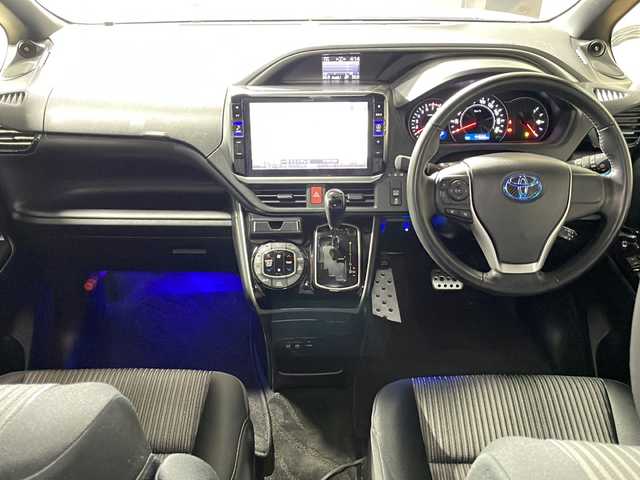 トヨタ ヴォクシー ZS 煌 広島県 2018(平30)年 4.5万km ホワイトパールクリスタルシャイン ALPINE11型ナビ/ALPINEフリップダウンモニター/両側パワースライドドア/サイド/バックカメラ/社外デジタルインナーミラー/セーフティンセンス/・プリクラッシュセーフティ/・レーンディパーチャーアラート/・オートマチックハイビーム/クルーズコントロール/LEDヘッドランプ/USB/HDMI入力端子/ETC