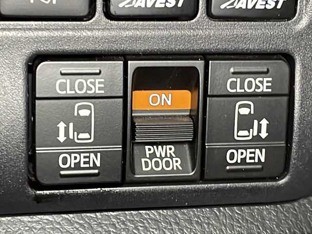 トヨタ ヴォクシー ZS 煌 広島県 2018(平30)年 4.5万km ホワイトパールクリスタルシャイン ALPINE11型ナビ/ALPINEフリップダウンモニター/両側パワースライドドア/サイド/バックカメラ/社外デジタルインナーミラー/セーフティンセンス/・プリクラッシュセーフティ/・レーンディパーチャーアラート/・オートマチックハイビーム/クルーズコントロール/LEDヘッドランプ/USB/HDMI入力端子/ETC