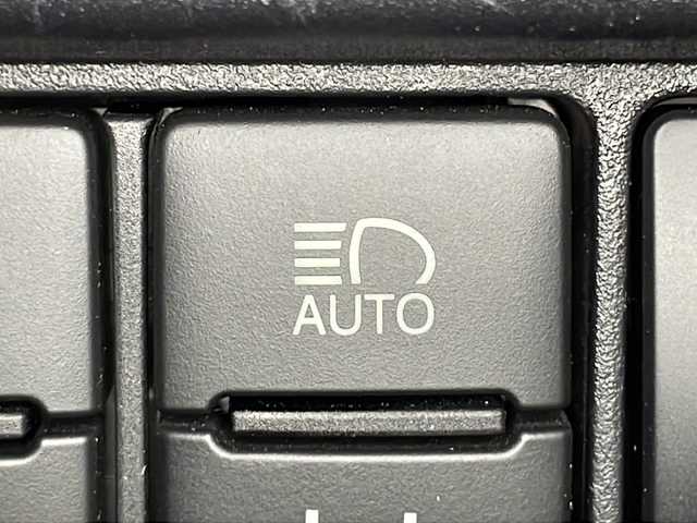 トヨタ ヴォクシー ZS 煌 広島県 2018(平30)年 4.5万km ホワイトパールクリスタルシャイン ALPINE11型ナビ/ALPINEフリップダウンモニター/両側パワースライドドア/サイド/バックカメラ/社外デジタルインナーミラー/セーフティンセンス/・プリクラッシュセーフティ/・レーンディパーチャーアラート/・オートマチックハイビーム/クルーズコントロール/LEDヘッドランプ/USB/HDMI入力端子/ETC