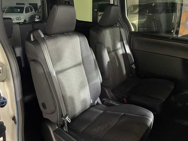 トヨタ ヴォクシー ZS 煌 広島県 2018(平30)年 4.5万km ホワイトパールクリスタルシャイン ALPINE11型ナビ/ALPINEフリップダウンモニター/両側パワースライドドア/サイド/バックカメラ/社外デジタルインナーミラー/セーフティンセンス/・プリクラッシュセーフティ/・レーンディパーチャーアラート/・オートマチックハイビーム/クルーズコントロール/LEDヘッドランプ/USB/HDMI入力端子/ETC