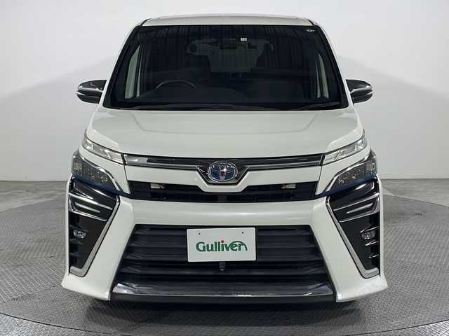 トヨタ ヴォクシー ZS 煌 広島県 2018(平30)年 4.5万km ホワイトパールクリスタルシャイン ALPINE11型ナビ/ALPINEフリップダウンモニター/両側パワースライドドア/サイド/バックカメラ/社外デジタルインナーミラー/セーフティンセンス/・プリクラッシュセーフティ/・レーンディパーチャーアラート/・オートマチックハイビーム/クルーズコントロール/LEDヘッドランプ/USB/HDMI入力端子/ETC