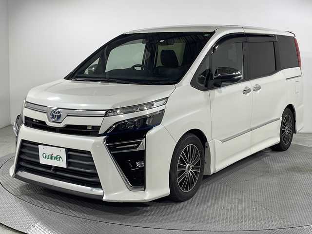 トヨタ ヴォクシー ZS 煌 広島県 2018(平30)年 4.5万km ホワイトパールクリスタルシャイン ALPINE11型ナビ/ALPINEフリップダウンモニター/両側パワースライドドア/サイド/バックカメラ/社外デジタルインナーミラー/セーフティンセンス/・プリクラッシュセーフティ/・レーンディパーチャーアラート/・オートマチックハイビーム/クルーズコントロール/LEDヘッドランプ/USB/HDMI入力端子/ETC
