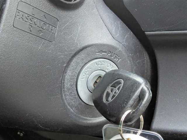トヨタ アクア S 福井県 2014(平26)年 4.1万km ライムホワイトパールクリスタルシャイン 純正15インチAW/LEDヘッドライト/Fフォグ/前方ドライブレコーダー/バックカメラ/純正メモリナビ/横滑り防止装置/ダブルエアバッグ/アイドリングストップ/リモコンキー