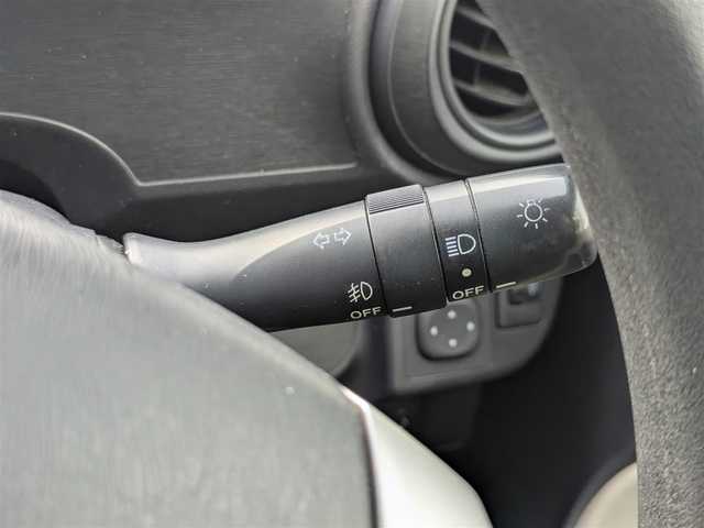 トヨタ アクア S 福井県 2014(平26)年 4.1万km ライムホワイトパールクリスタルシャイン 純正15インチAW/LEDヘッドライト/Fフォグ/前方ドライブレコーダー/バックカメラ/純正メモリナビ/横滑り防止装置/ダブルエアバッグ/アイドリングストップ/リモコンキー
