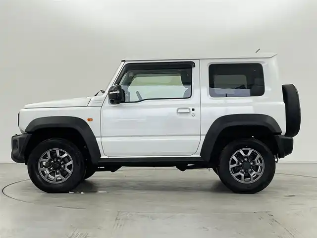 スズキ ジムニー シエラ JC 群馬県 2019(令1)年 2.4万km ピュアホワイトP Clarionオーディオ/　・AM/FM/CD/USB/デュアルセンサーブレーキサポート/誤発進抑制機能/車線逸脱警報/ふらつき警報機能/先行車発信お知らせ機能/クルーズコントロール/ダウンヒルアシストコントロール/LEDヘッドライト/オートライト/前席シートヒーター/ヘッドライトウォッシャー/純正フロアマット/純正15インチアルミホイール/スマートキー/スペアキー