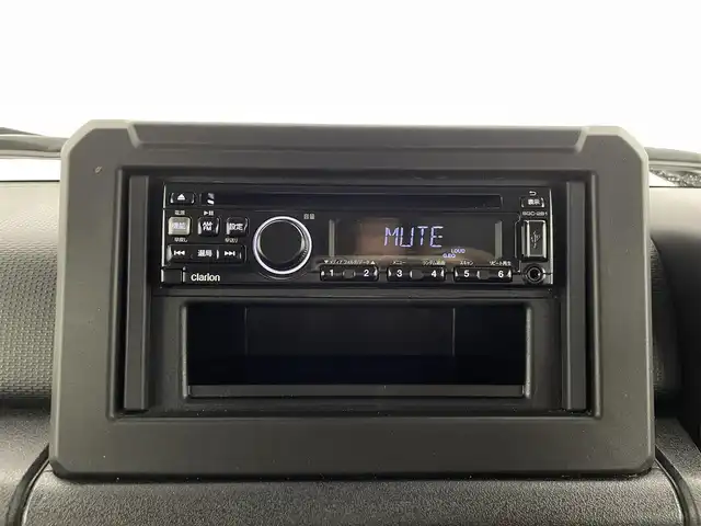 スズキ ジムニー シエラ JC 群馬県 2019(令1)年 2.4万km ピュアホワイトP Clarionオーディオ/　・AM/FM/CD/USB/デュアルセンサーブレーキサポート/誤発進抑制機能/車線逸脱警報/ふらつき警報機能/先行車発信お知らせ機能/クルーズコントロール/ダウンヒルアシストコントロール/LEDヘッドライト/オートライト/前席シートヒーター/ヘッドライトウォッシャー/純正フロアマット/純正15インチアルミホイール/スマートキー/スペアキー