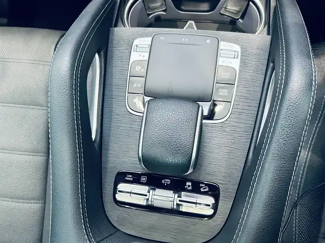 メルセデス・ベンツ Ｍ・ベンツ ＧＬＳ４００ｄ 4マチック AMGライン 大阪府 2023(令5)年 5.7万km オブシディアンブラック オフロードエンジニアリングP/レザーエクスクルーシブP/レーダーセーフティP/サンルーフ/HUD/黒革/メモリ付きパワーシート/エアシートヒーター/ブルメスター/純正ナビ/TV/360度カメラ/applecarplay/電動リアゲート/電動格納サードシート/純正21インチAW/LEDヘッドライト/アンビエントライト/ブラインドスポット/パフュームアトマイザー/ドアイージークローザー/ワイヤレス充電