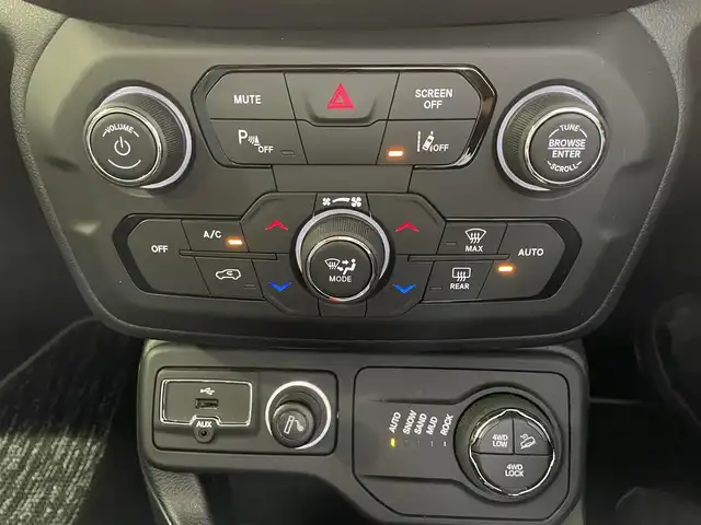 クライスラー・ジープ ジープ レネゲード トレイルホーク 福島県 2021(令3)年 6.4万km 青Ｍ ワンオーナー/4WD/純正メモリーナビ/AM/FM/BT/USB/AUX/フルセグTV/純正17インチAW(社外17AW＋冬タイヤ積込)/クルーズコントロール/リアクリアランスソナー/アイドリングストップ/バックカメラ/ルーフレール/プッシュスタート/オートライト/LEDヘッドライト/フォグ/リアフォグ/フロアマット/ETC 2.0