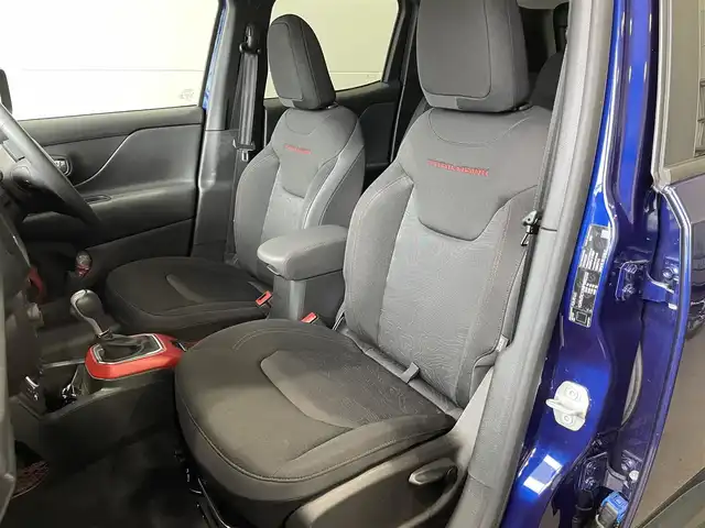 クライスラー・ジープ ジープ レネゲード トレイルホーク 福島県 2021(令3)年 6.4万km 青Ｍ ワンオーナー/4WD/純正メモリーナビ/AM/FM/BT/USB/AUX/フルセグTV/純正17インチAW(社外17AW＋冬タイヤ積込)/クルーズコントロール/リアクリアランスソナー/アイドリングストップ/バックカメラ/ルーフレール/プッシュスタート/オートライト/LEDヘッドライト/フォグ/リアフォグ/フロアマット/ETC 2.0