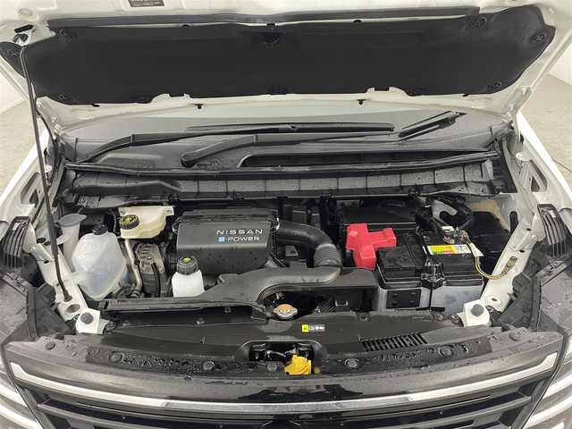 日産 セレナ e－パワー ハイウェイスター V 大分県 2023(令5)年 3.1万km プリズムホワイト 純正ナビ/【AM/FM/Bluetooth/AppleCaplay/AndroidCarPlay/HDM/フルセグTV】/プロパイロット/インテリジェントエマージェンシーブレーキ/踏み間違い衝突防止アシスト/アラウンドビューモニター/両側パワースライドドア/盗難防止イモビライザー/LEDヘッドライト/オートハイビーム/ワイヤレス充電パッド/両側ハンズフリーオートスライドドア/デジタルインナーミラー/リアオートエアコン/純正ETC/スペアキー1本/取扱説明書/保証書/点検記録簿