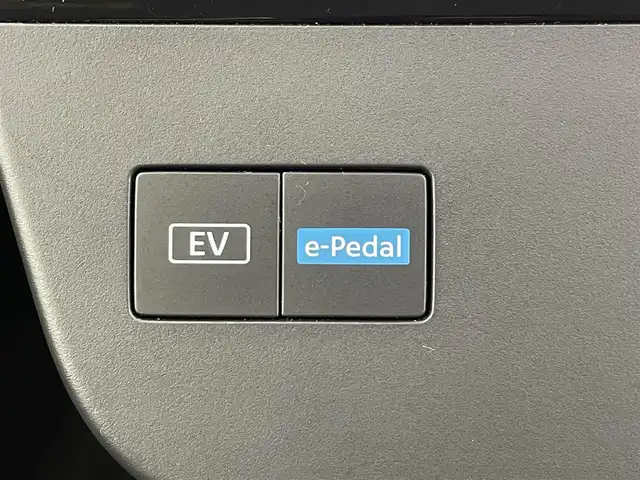 日産 セレナ e－パワー ハイウェイスター V 大分県 2023(令5)年 3.1万km プリズムホワイト 純正ナビ/【AM/FM/Bluetooth/AppleCaplay/AndroidCarPlay/HDM/フルセグTV】/プロパイロット/インテリジェントエマージェンシーブレーキ/踏み間違い衝突防止アシスト/アラウンドビューモニター/両側パワースライドドア/盗難防止イモビライザー/LEDヘッドライト/オートハイビーム/ワイヤレス充電パッド/両側ハンズフリーオートスライドドア/デジタルインナーミラー/リアオートエアコン/純正ETC/スペアキー1本/取扱説明書/保証書/点検記録簿