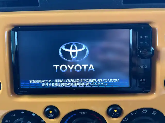 トヨタ ＦＪクルーザー カラーパッケージ 和歌山県 2016(平28)年 6.5万km イエロー/ホワイト 純正7インチナビ（NSZN-W64T)/（BT/CD/DVD/AM/FM/USB/HDMI)/フルセグTV/バックカメラ/ABS/横滑り防止/後方コーナーセンサー/レーダークルーズコントロール/前方ドラレコ/ETC/JAOSリフトアップ/ルーフキャリア/ステアリングリモコン/４WD/ハロゲンヘッドライト/フォグランプ/ドアバイザー/背面タイヤ/サマータイヤ付き純正ホイール