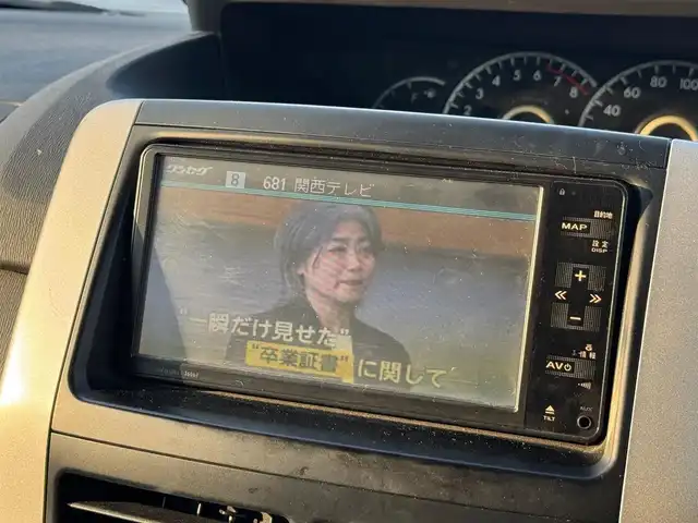 トヨタ ノア YY 滋賀県 2010(平22)年 10.8万km ブラック 純正ナビ/　地デジ Bluetooth SD CD DVD  AUX AM FM/バックカメラ/両側スライドドア/ビルトインETC/純正フロアマット/純正ドアバイザー/ヘッドライトレベライザー/オールオートパワーウィンドウ/社外15インチアルミ/スペアキー有り/取扱説明書/保証書/