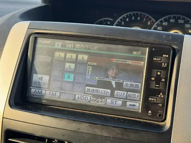 トヨタ ノア YY 滋賀県 2010(平22)年 10.8万km ブラック 純正ナビ/　地デジ Bluetooth SD CD DVD  AUX AM FM/バックカメラ/両側スライドドア/ビルトインETC/純正フロアマット/純正ドアバイザー/ヘッドライトレベライザー/オールオートパワーウィンドウ/社外15インチアルミ/スペアキー有り/取扱説明書/保証書/