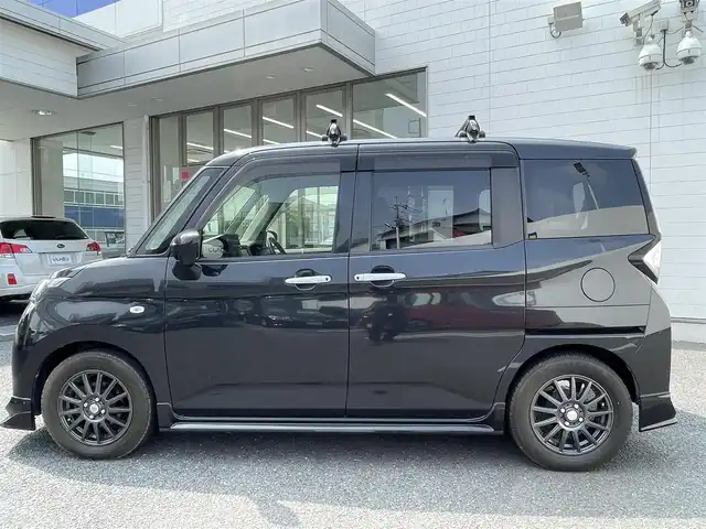 トヨタ タンク X S 埼玉県 2017(平29)年 5.8万km ブラックマイカメタリック (株)IDOMが運営する【じしゃロン鳩ヶ谷店】の自社ローン専用車両になりますこちらは現金またはオートローンご利用時の価格です。自社ローンご希望の方は別途その旨お申付け下さい/スマートアシスト2/・衝突回避支援ブレーキ機能/・衝突警報機能/・車線逸脱警報機能/・先行者発進お知らせ機能/コンフォートパッケージ/・D/N席シートヒーター/ワンオーナー/ＴＲＤエアロ/ルーフキャリア/純正ＳＤナビ/　(CD/SD/AUX/Bluetooth接続)/ワンセグＴＶ/バックカメラ/ビルドインＥＴＣ/シートヒーター/後席シェード/パワースライドドア