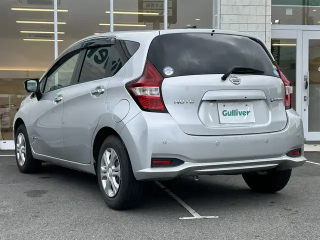 日産 ノート e－パワー X Bアロー 静岡県 2020(令2)年 4.8万km ブリリアントシルバー 社外ナビ/・フルセグTV/・Bluetooth接続/・DVD再生/インテリジェントルームミラー/アラウンドビューモニター/エマージェンシーブレーキ/前後コーナーセンサー/プッシュスタート/スマートキー/スペアキー/ETC/オートライト/オートハイビーム/取扱説明書/保証書